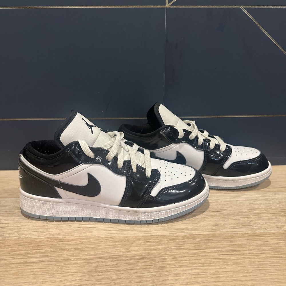 NIKE Air Jordan 1 Low SE Concord White/Black Youth 5.5/Women 7
